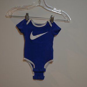 NIKE Onesie Blue White Accent Short Sleeves 0-6 months 50-68 cm Bodysuit